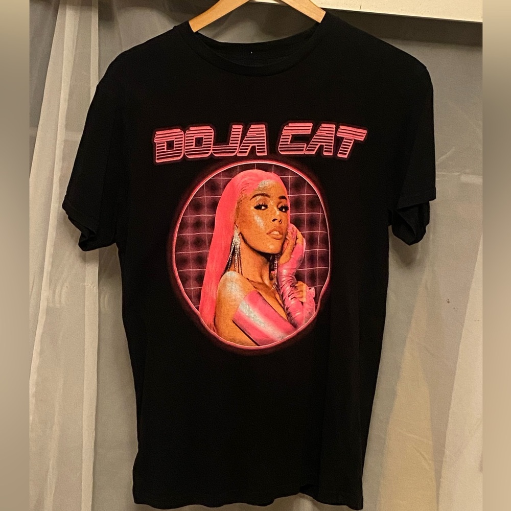 Distressed Doja Cat Tee - Picture 2 of 5